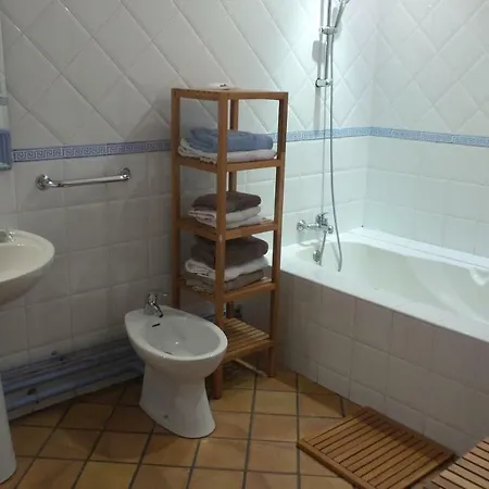 Spacieux Face A La Cite Medievale *