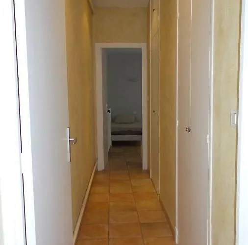 Spacieux Face A La Cite Medievale *